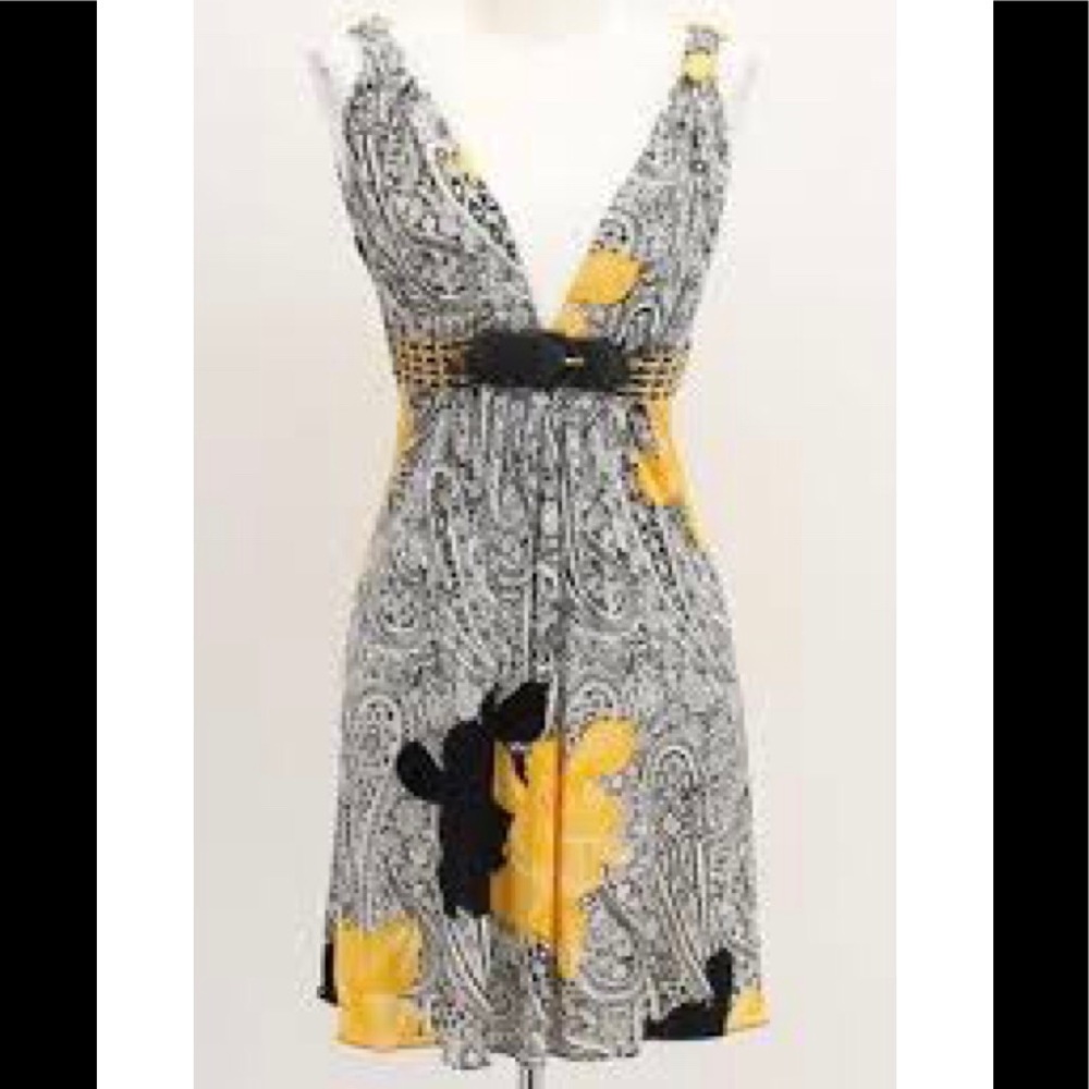 Sky dress medium NWT black,white and yellow
